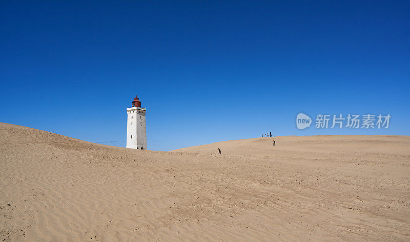 Rubjerg Knude灯塔位于海岸线的沙丘上